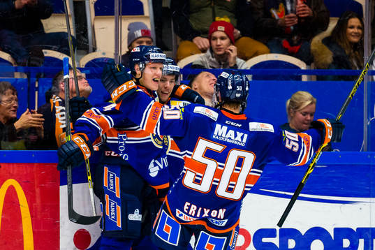 Växjös Niclas Lundgren och Sebastian Erixon firar Robert
