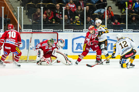 Modos målvakt Linus Ullmark, Per-Åge Skröder och Marko