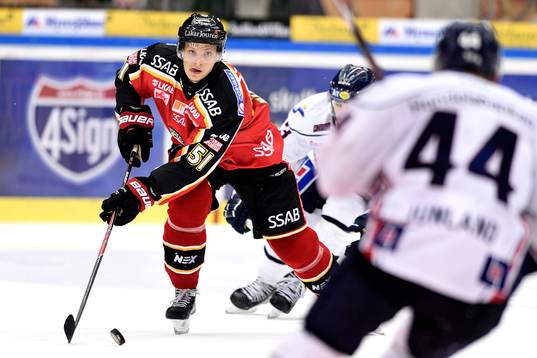 Luleås Kristian Näkyvä med pucken
