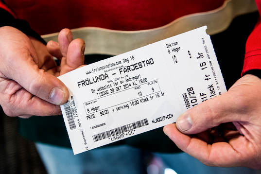 En biljett innan ishockeymatchen i SHL mellan Frölunda och