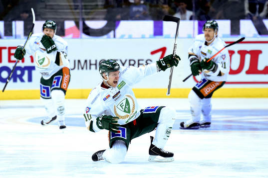 Färjestads Shawn Lalonde jublar