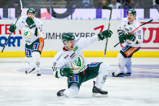 Färjestads Shawn Lalonde jublar