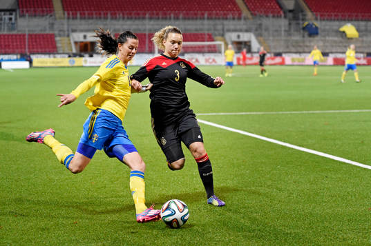 Sveriges Lotta Schelin och Tysklands Josephine Henning