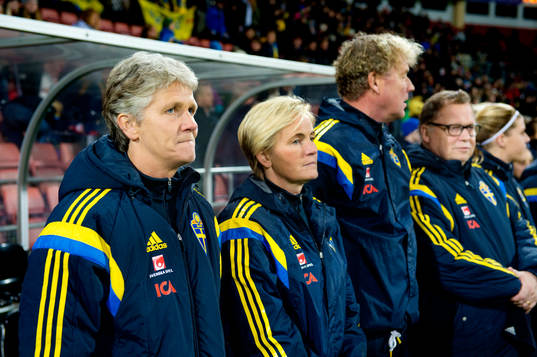 Sveriges förbundskapten Pia Sundhage och assisterande