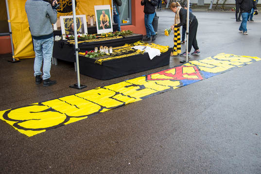 Supportrar har lagt ut banderollen superklas
