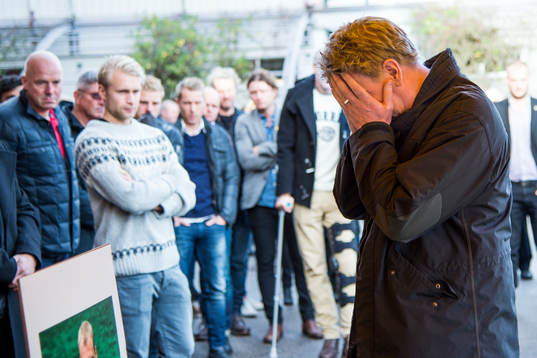 Elfsborgs assisterande tränare Peter Wettergren i tårar