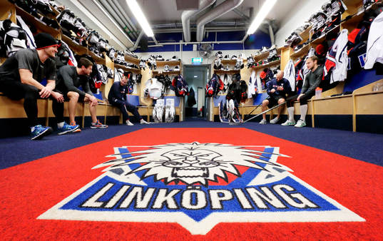Linköpings spelare kopplar av i omklädningsrummet före