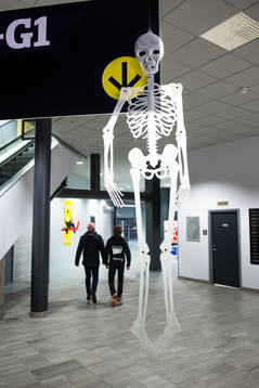 Tema Halloween inne på Gavlerinken Arena före