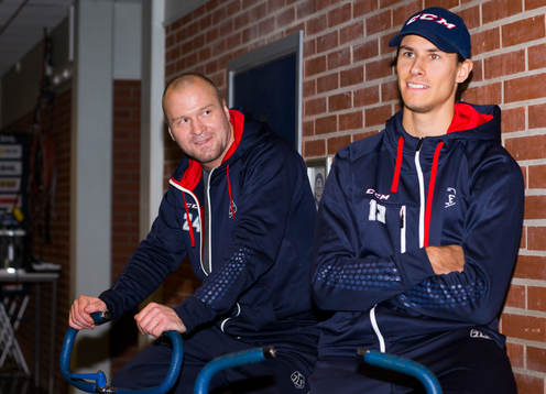 Leksands Jonas Frögren och Jon Knuts värmer upp med