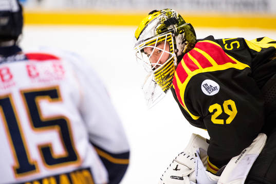 Brynäs målvakt Bernhard Starkbaum före ishockeymatchen i