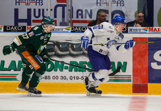 Färjestads Joachim Rohdin jagar Leksands Tomi Sallinen