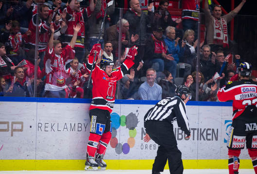 Örebros Anders Eriksson gör 1-0 och jublar framför