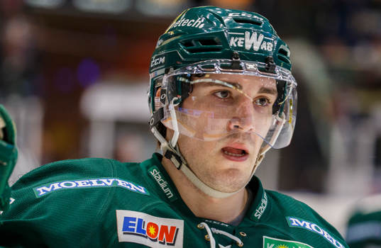 Färjestads Jakub Klepis gör 2-1-målet och Luciano Aquino