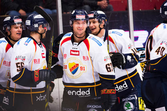Djurgårdens Vjatjeslav Trukhno, i mitten,  jublar