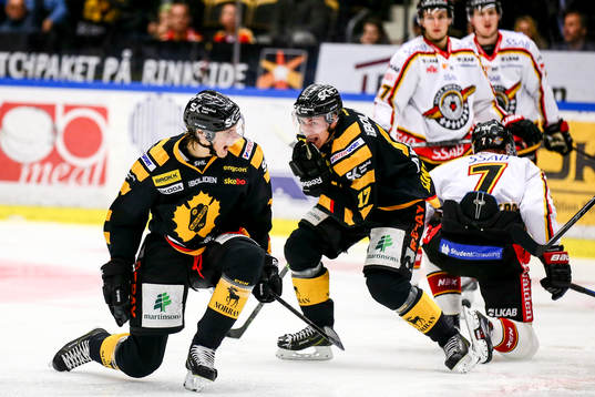 Skellefteås Oscar Sundqvist och Pär Lindholm jublar
