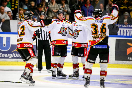 Luleås Kristian Näkyvä och Niklas Fogström jublar