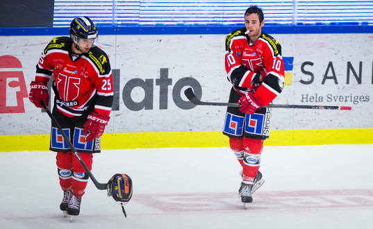 Örebros Martin Johansson och Derek Ryan deppar