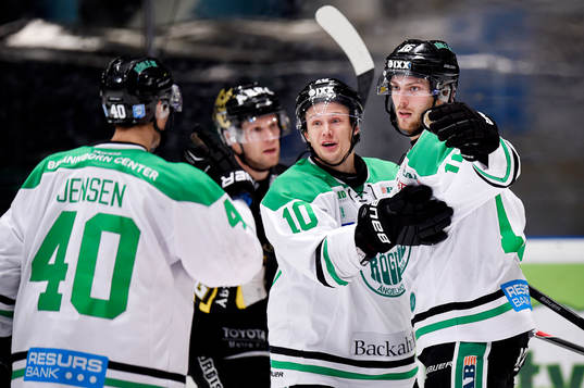 Rögles Christopher Liljewall (th) firar 1-1 med Viktor