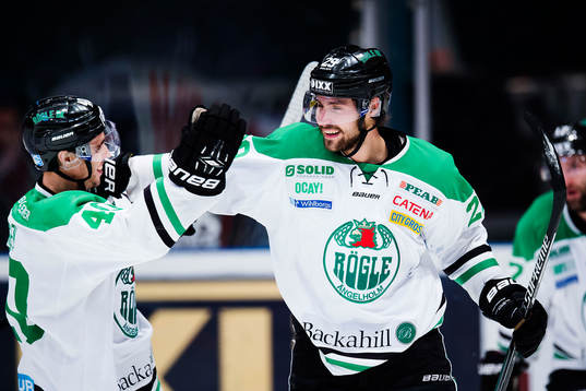 Rögles Ludvig Rensfeldt gör 1-3 och jublar med Jesper