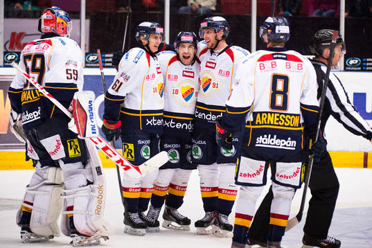 Djurgårdens målvakt Mantas Armalis , Markus Ljungh och