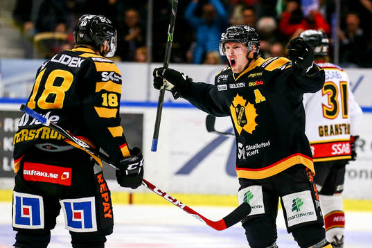 Skellefteås Martin Lundberg och Pontus Petterström jublar