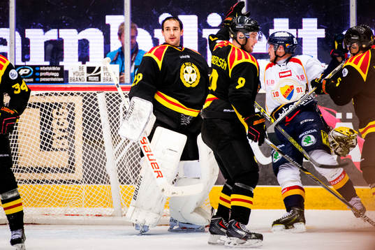 Brynäs målvakt Bernhard Starkbaum deppar