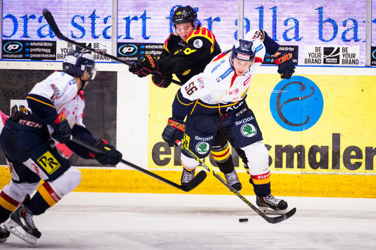 Brynäs Bill Sweatt och Djurgårdens Robin Norell i en