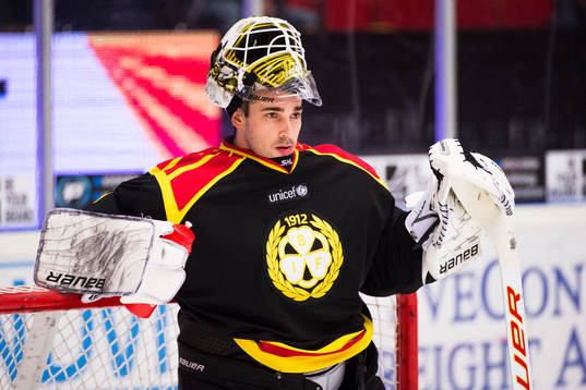 Brynäs målvakt Bernhard Starkbaum deppar