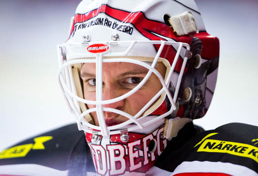 Örebros målvakt Henrik Lundberg ser fokuserad ut