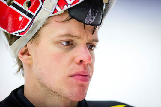 Örebros målvakt Henrik Lundberg ser fokuserad ut