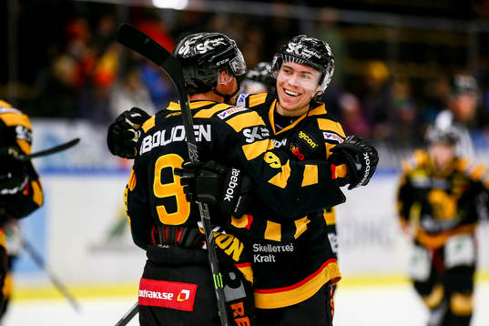 Skellefteås Patrik Zackrisson  och Pär Lindholm jublar