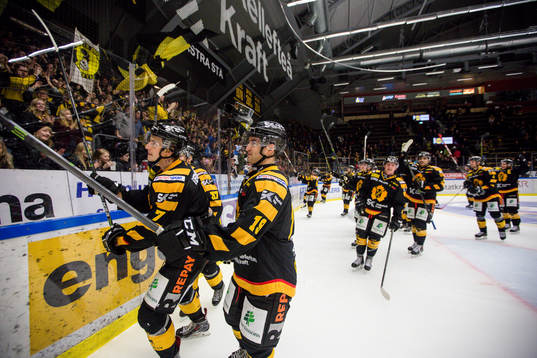 Skellefteås Kirill Kabanov och Andrew Calof jublar