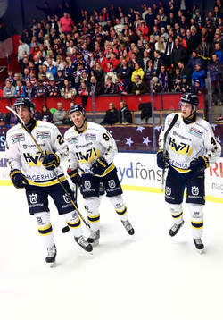 s Andreas Jämtin (i mitten)