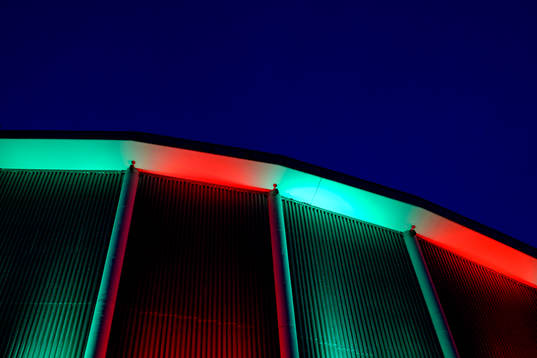 Scandinavium är upplyst i Frölundas färger
