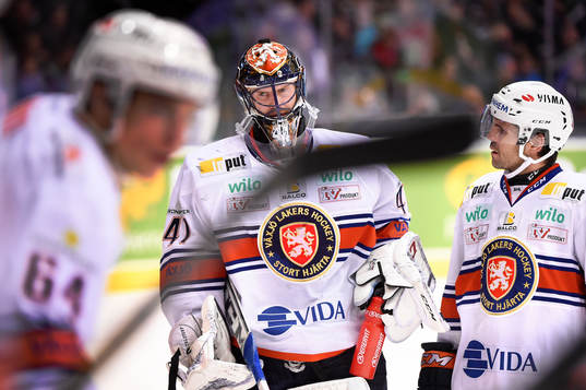 Växjös målvakt Cristopher Nihlstorp byts ut skadad