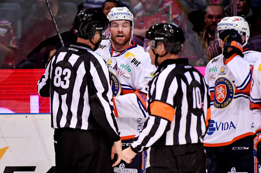 Växjös Noah Welch får matchstraff