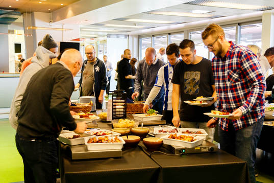 Brunch för IFK supportrar innan fotbollsmatchen i