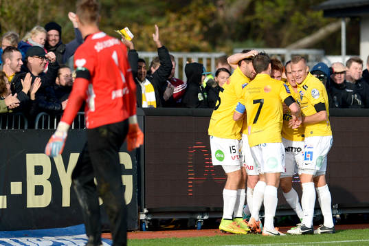 Falkenbergs Dan Keat jublar