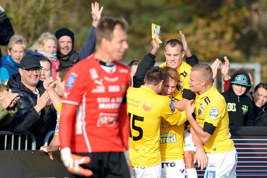 Falkenbergs Dan Keat jublar