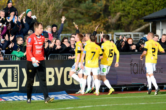 Falkenbergs Dan Keat jublar