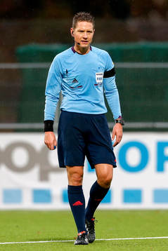Markus Strömbergsson, domare med armbindel