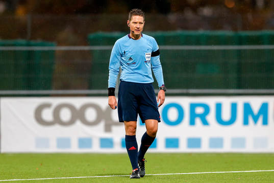 Markus Strömbergsson, domare med armbindel