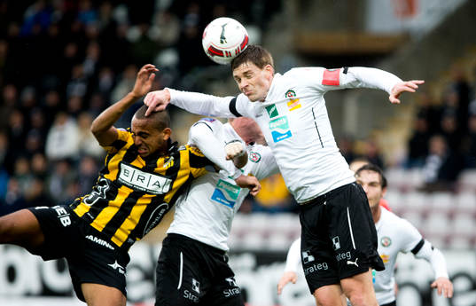 Häckens Walid Atta och Örebros Magnus Wikström