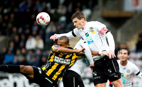 Häckens Walid Atta och Örebros Magnus Wikström