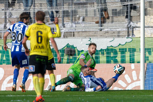 IFK Göteborgs målvakt John Alvbåge och Kjetil Waehler