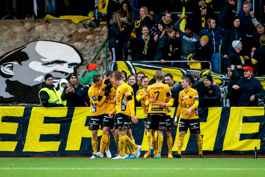 Elfsborgs Arber Zeneli jublar