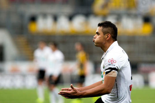 Örebros Daniel Sobralense jublar