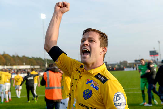 Falkenbergs David Svensson jublar