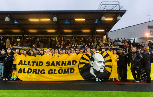 Elfsborgs spelare, ledare och supportrar hyllar Klas
