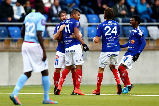 Åtvidabergs Allan Arenfeldt Olesen kramar om Åtvidabergs